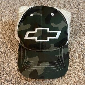 Women’s Chevrolet Camo Trucker Hat mesh white/glitter/sparkly snap back